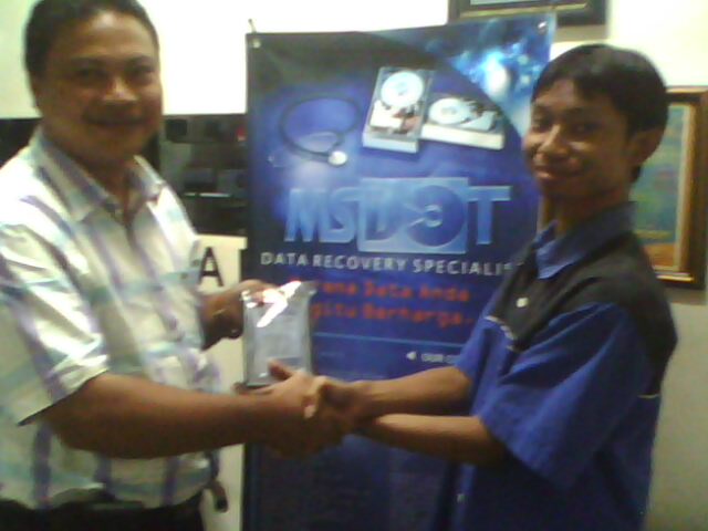 Pemenang Undian Harddisk Gratis Periode-9 (kiri) di MsDOT Surabaya